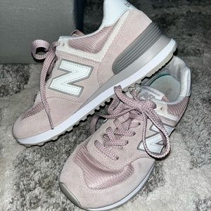 New Balance pink tennis shoes